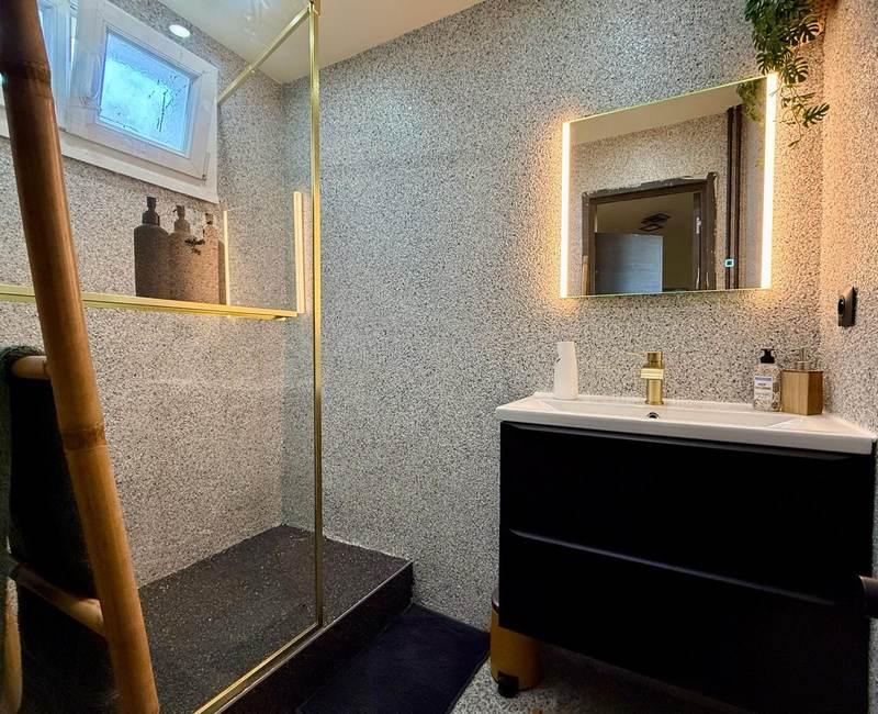 Salle de bain en résine - après